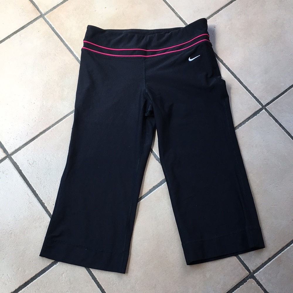Nike dri-fit workout Capri pants